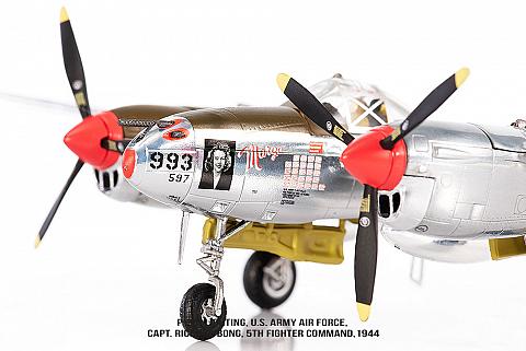 Модель самолета  Lockheed P-38J Lightning Модель самолета  Lockheed P-38J Lightning