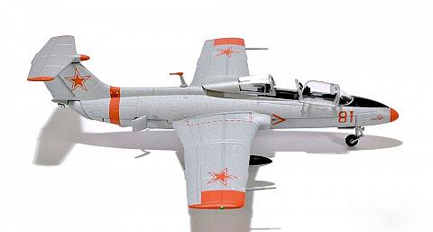 Модель самолета  Aero L-29 Delfin