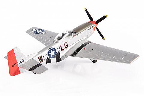 Модель самолета  North American P-51D Mustang Модель самолета  North American P-51D Mustang