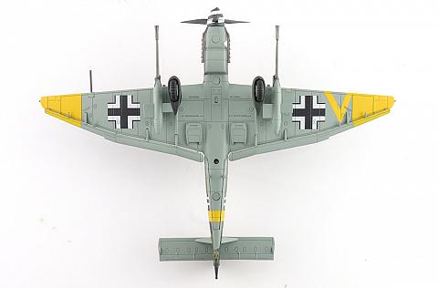 Модель самолета Junkers Ju 87G-2 "Tank Buster" Модель самолета Junkers Ju 87G-2 "Tank Buster"