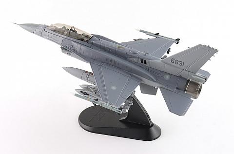 Модель самолета Lockheed F-16D Block 70 Модель самолета Lockheed F-16D Block 70