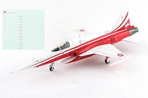 Модель самолета Northrop F-5E "Patrouille Suisse" Модель самолета Northrop F-5E "Patrouille Suisse"