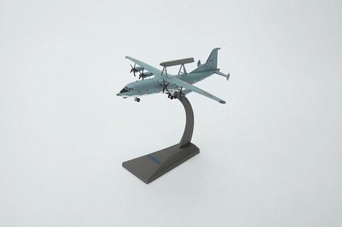 Коллекционная модель самолета Shaanxi KJ-200 на подставке