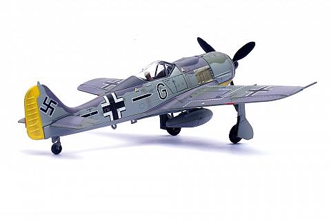 Модель самолета Focke-Wulf FW190A-8 Модель самолета Focke-Wulf FW190A-8