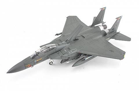 Модель самолета Boeing F-15E Strike Eagle Модель самолета Boeing F-15E Strike Eagle