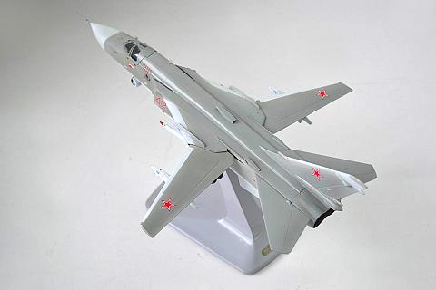 Готовая модель бомбардировщика Су-24М Готовая модель бомбардировщика Су-24М
