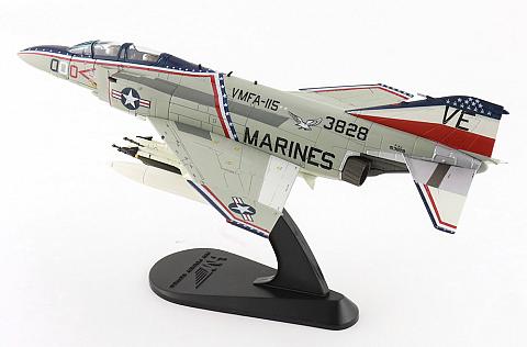 Модель самолета McDonnell Douglas F-4J Phantom II Модель самолета McDonnell Douglas F-4J Phantom II