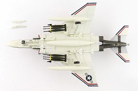 Модель самолета McDonnell Douglas F-4J Phantom II Модель самолета McDonnell Douglas F-4J Phantom II