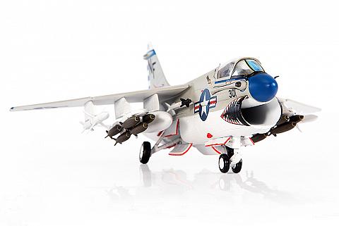 Модель самолета  LTV A-7E Corsair II Модель самолета  LTV A-7E Corsair II
