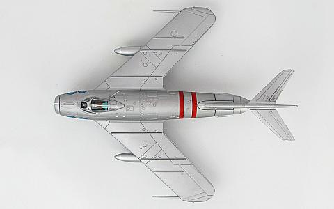 Модель самолета МиГ-17 Хобби Мастер в масштабе 1:72