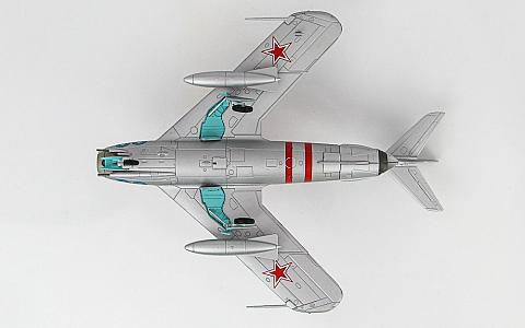 Коллекционная модель самолета МиГ-17 в масштабе 1:72