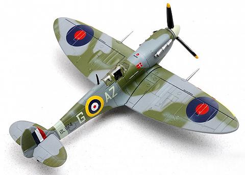Модель самолета Supermarine Spitfire Mk.Vb Модель самолета Supermarine Spitfire Mk.Vb
