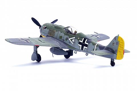 Модель самолета Focke-Wulf FW190A-8 Модель самолета Focke-Wulf FW190A-8