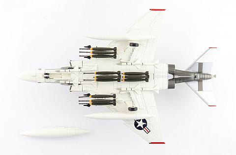 Модель самолета McDonnell Douglas F-4J Phantom II Модель самолета McDonnell Douglas F-4J Phantom II
