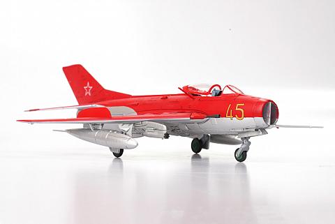 Модель самолета МиГ-19С Модель самолета МиГ-19С