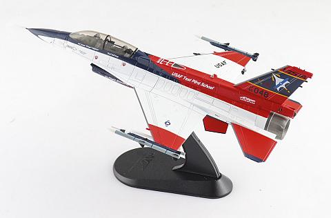 Модель самолета General Dynamics X-62A VISTA Модель самолета General Dynamics X-62A VISTA