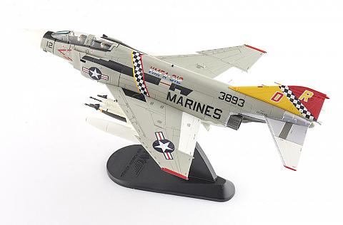 Модель самолета McDonnell Douglas F-4J Phantom II Модель самолета McDonnell Douglas F-4J Phantom II
