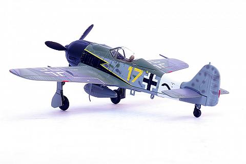 Модель самолета Focke-Wulf FW190A-8 Модель самолета Focke-Wulf FW190A-8