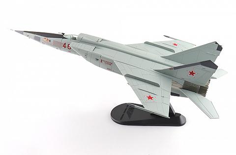 Модель самолета МиГ-25РБТ (с бомбами ФАБ-500) Модель самолета МиГ-25РБТ (с бомбами ФАБ-500)