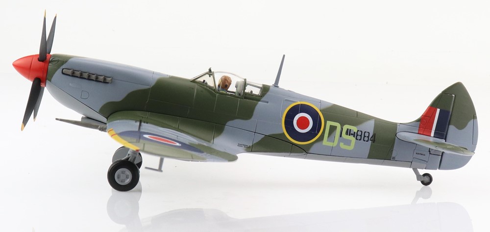 Модель самолета  Supermarine Spitfire LF IX