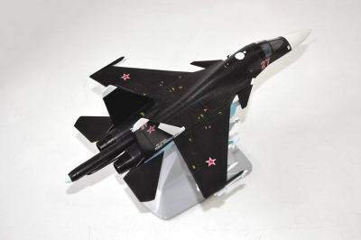 Готовая модель бомбардировщика Су-34 Готовая модель бомбардировщика Су-34