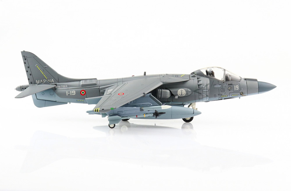 Модель самолета  AV-8B Harrier II Plus