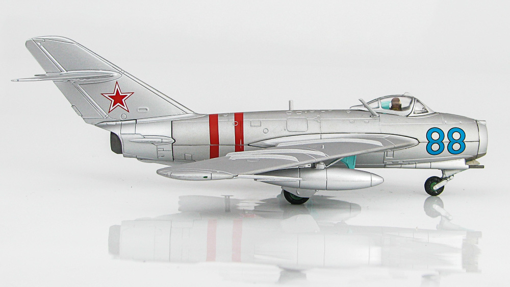 Металлическая модель самолета МиГ-17 в масштабе 1:72