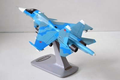 Готовая модель бомбардировщика Су-32ФН Готовая модель бомбардировщика Су-32ФН