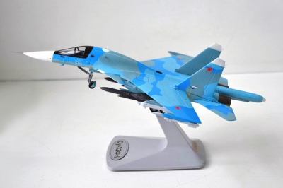 Готовая модель бомбардировщика Су-32ФН Готовая модель бомбардировщика Су-32ФН