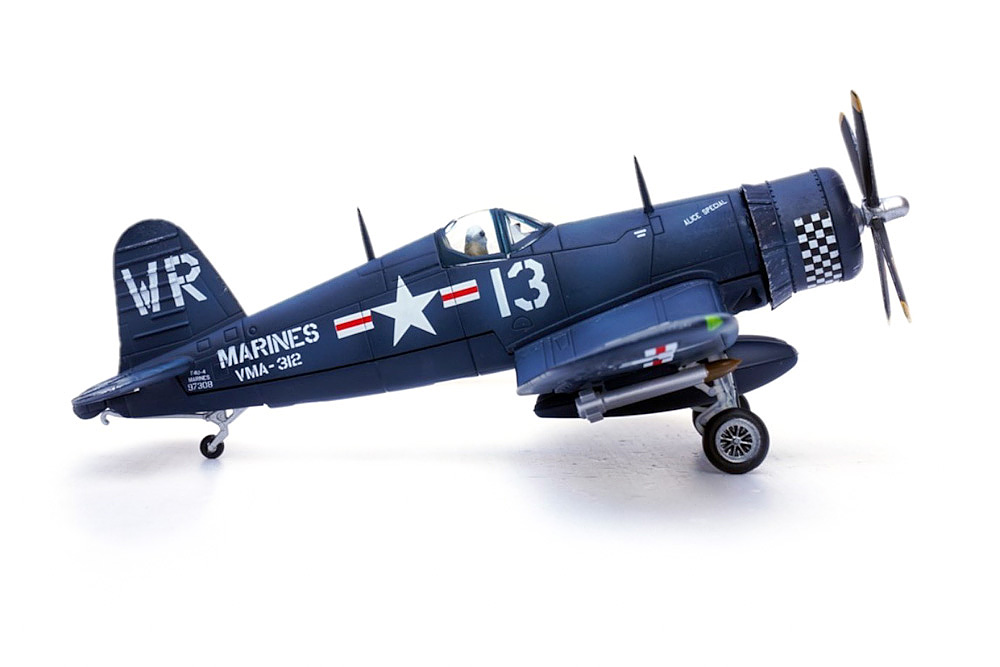 ������ ��������  Vought F4U-4 Corsair