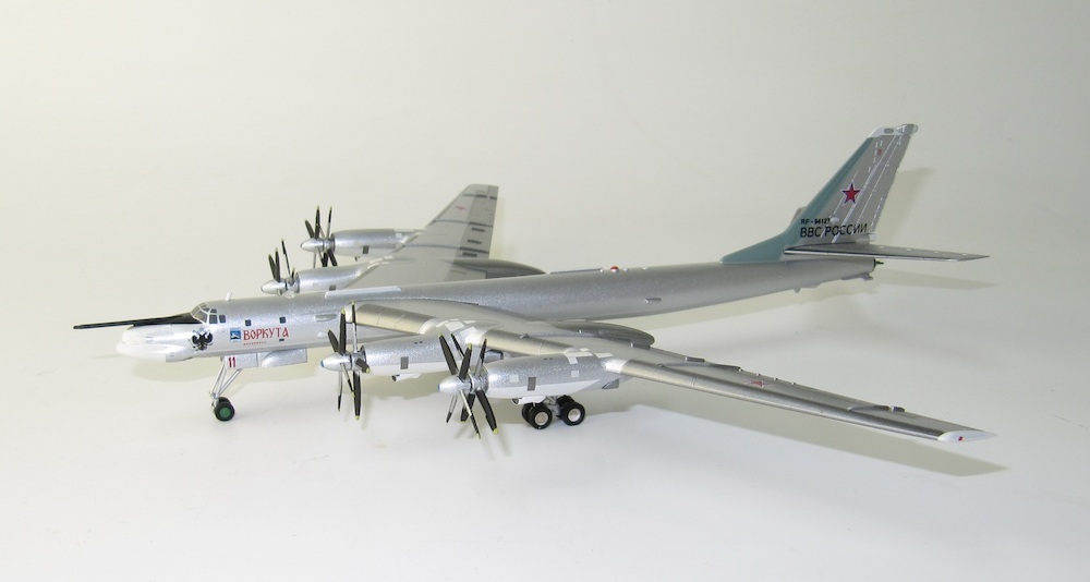 Модель бомбардировщика Ту-95 ВВС России