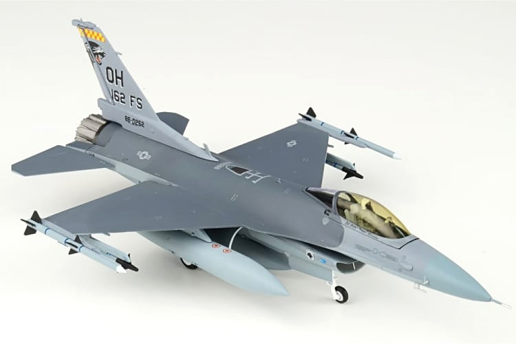 Модель самолета  General Dynamics F-16C Fighting Falcon