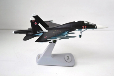 Готовая модель бомбардировщика Су-34 Готовая модель бомбардировщика Су-34