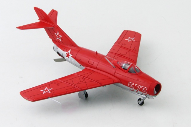 Новинки Хобби Мастер: красный МиГ-15 и советские Аэрокобры