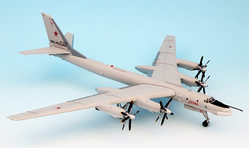 В продаже Ту-95 ВВС России в 200-м масштабе!